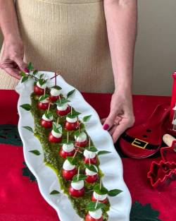 Espetinho caprese com pesto caseiro!